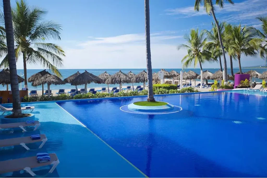 Temporada baja en Puerto Vallarta: la oportunidad perfecta para tu familia en Crown Paradise Vallarta