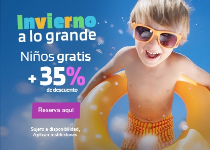 Oferta de vacaciones de Invierno con 35% de descuento y niño divirtiéndose en la alberca.