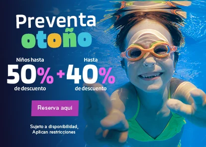 Niña sonriendo bajo el agua con goggles en preventa de otoño, descuentos del 50% más 40%.